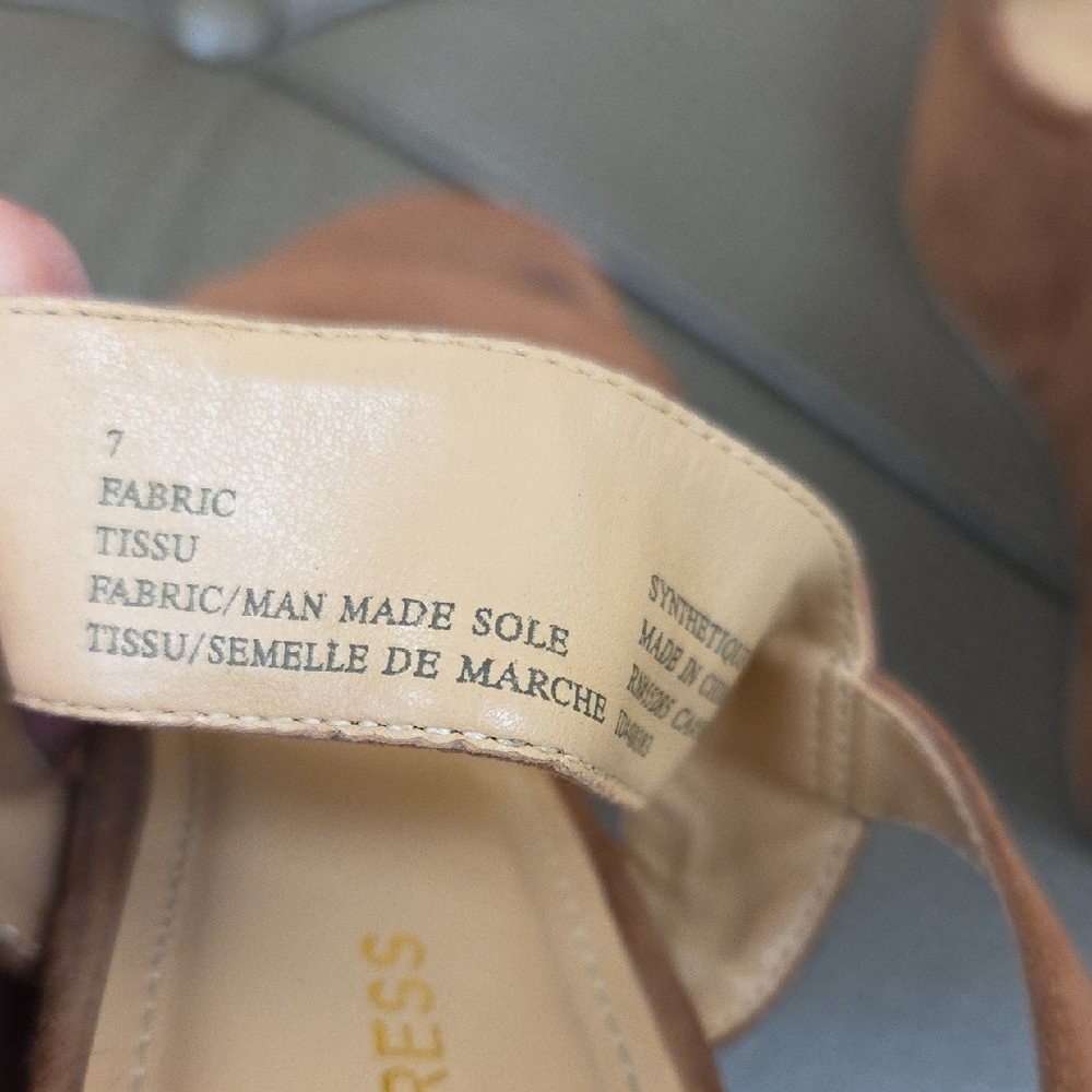 5/$25-Express Tan Wedges with Floral Design - Picture 5 of 7